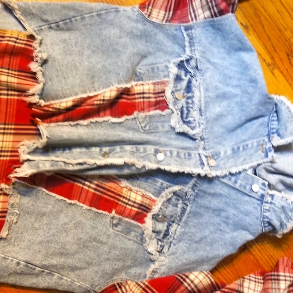 Oli & Hali Medium Washed Plaid Sleeve Denim Jacket Distressed Western Girlie